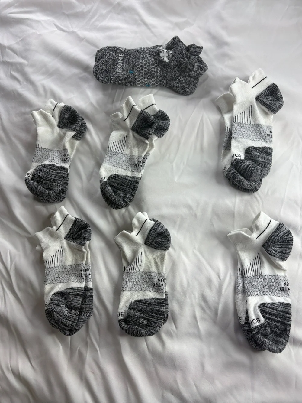 Bombas Women's Low-Cut Running Athletic Ankle Socks — White & Gray